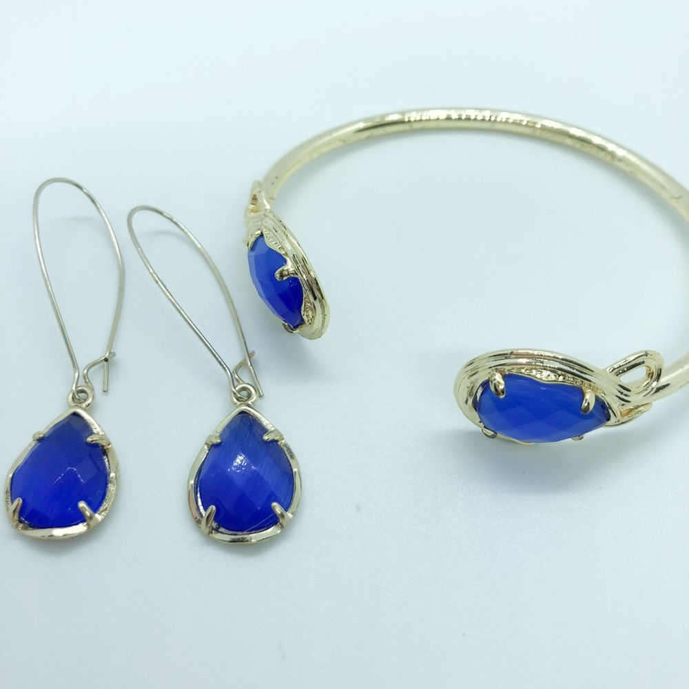 Kendra Scott earring and bracelet